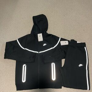 NIKE TECH REFLECTIVE SET SIZE XL FITS LARGE